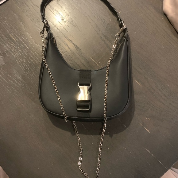 Faux leather chain accent shoulder bag - Picture 4 of 4